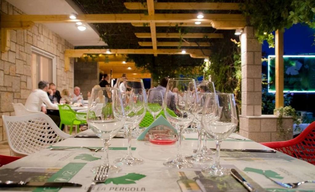 Villa Pergola Требинье Экстерьер фото